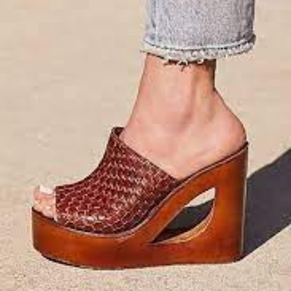 Jeffrey Campbell Shoes - NWOT Jeffrey Campbell / Free People Comeback Cutout Wedges Size 9